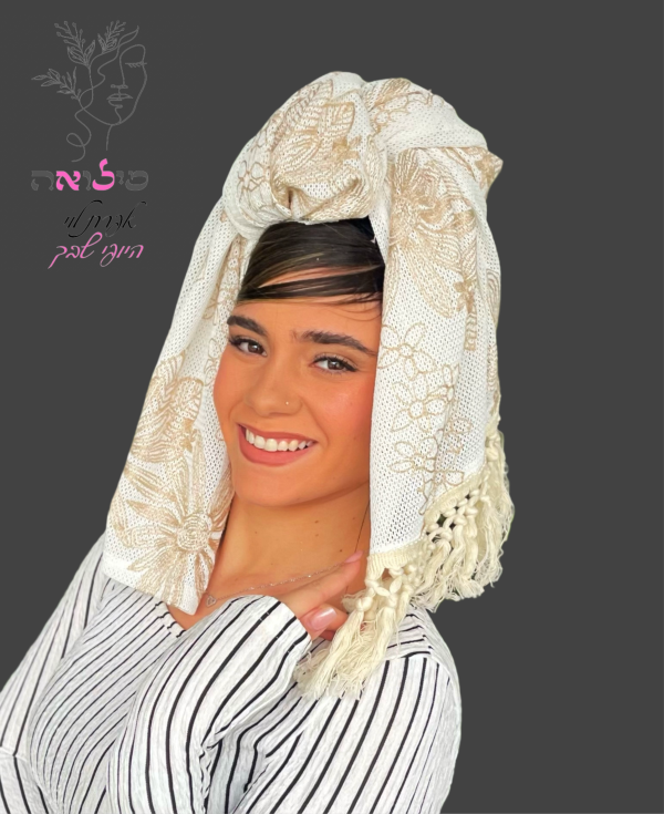 מטפחת רקומה עם פרחים שמנת