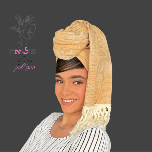 מטפחת רקומה עם פרחים לבנים זהובה